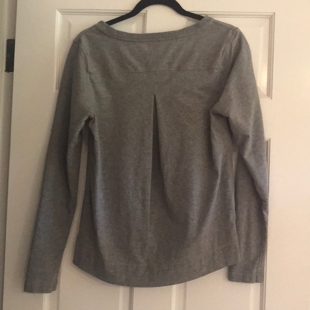 lululemon gray long sleeve athletic top